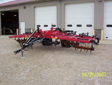 22 1/2' Gen-Till II™ Aerator with Genesis Tillage™ Rotary Harrow